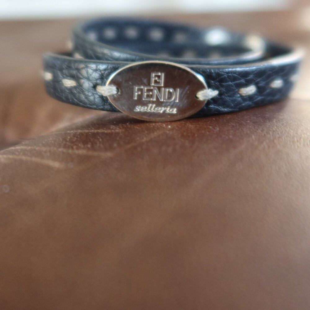 Authentic FENDI Selleria double wrap leather bracelet in black w silver FS stamp